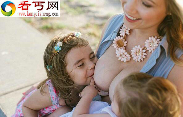 为证明优越感，一母亲母乳喂养两孩子