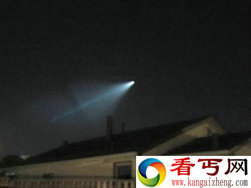 2015年11月,美国加州的一些居民发现天空中有一个奇怪的物体飞过,引发广泛关注。这个物体似乎正在喷射出一道巨大而明亮的蓝色火焰,但实际上这是美国海军的一次导弹试验