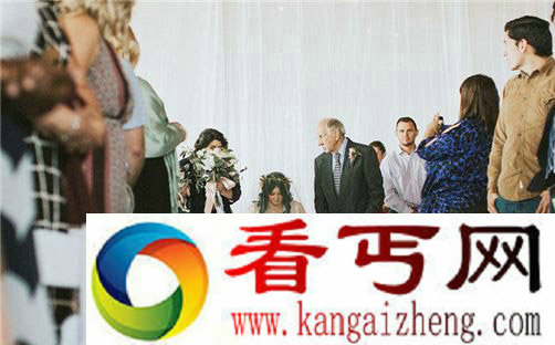 女子瘫痪8年婚礼奇迹站起