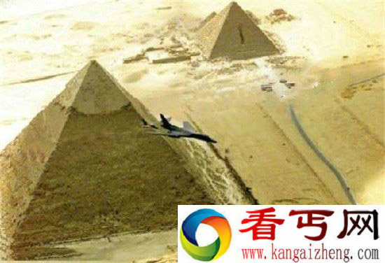 飞机误入时空隧道 竟穿越到3000年前!