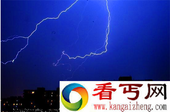 UFO频现于雷电天气 外星人飞行器需要充电?