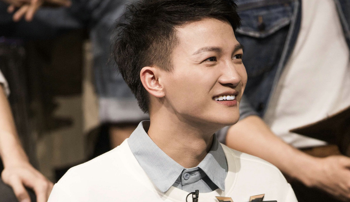 周深男的女的