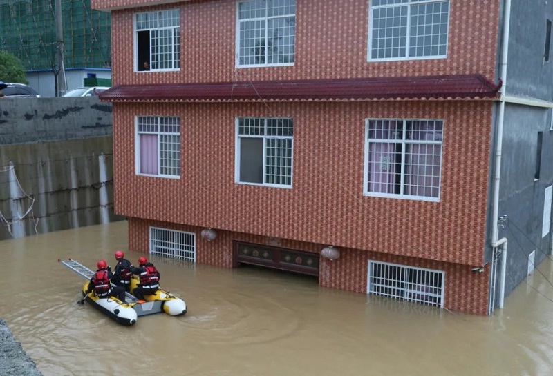 福建仙游突发山洪 三层民房被冲垮