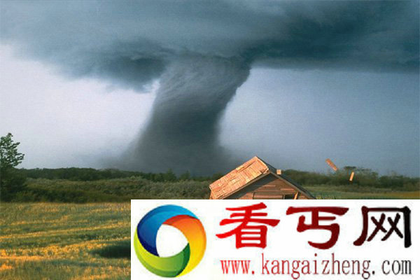 受龙卷风气流影响而扭曲的小木屋