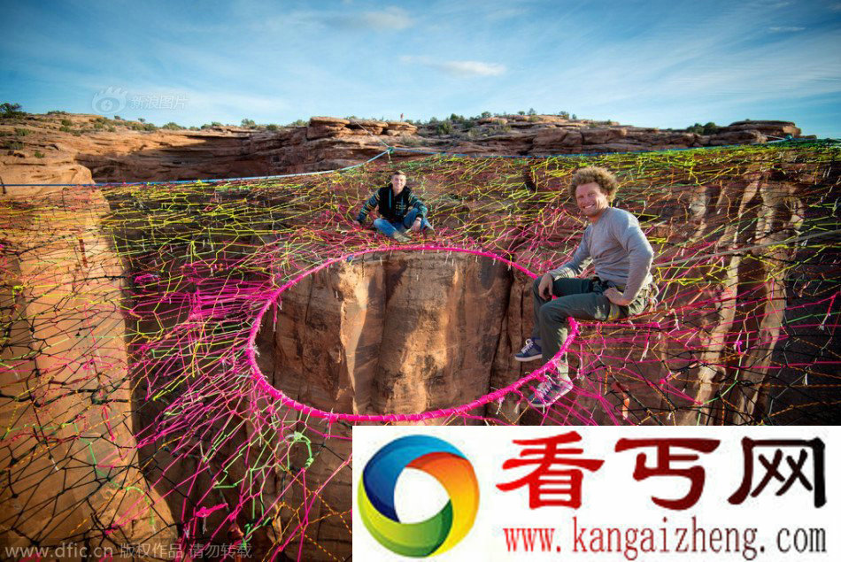 现实版蜘蛛侠 冒险者峡谷间挂绳网