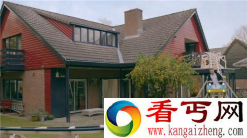 迷你过山车建进屋内买主游玩看房两不误（图）