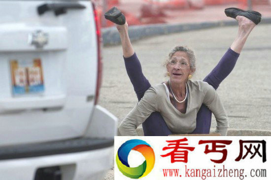 美60岁花花公子杂志前女郎 靠街头卖艺为生 (图片)