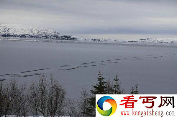 冰岛惊现诡异形状 神似贪食蛇般的裂痕