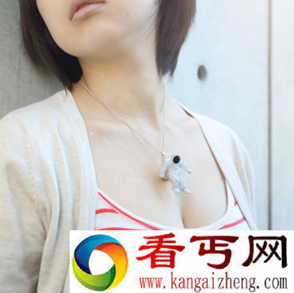 大胸女生的福利 日本艺术家设计乳沟项链