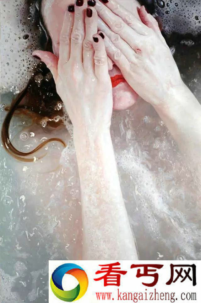 竟能把水画成这样 美女竟穿画的衣服上街
