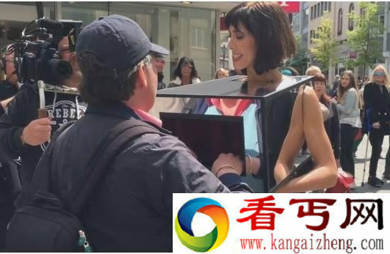 美女真空上阵 让你随便摸
