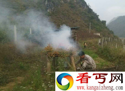 父亲火熏女儿为其治病 六旬老汉爬行治病