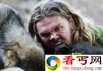 盘点人兽同居事件 猛男与千只蜈蚣同居