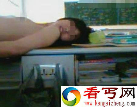 武汉艳照门教室内上演激情爱爱 邱佳卉视频种子流出