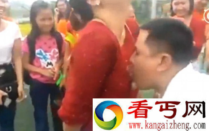 好性福！某公司让男员工从女性胸部吃葡萄