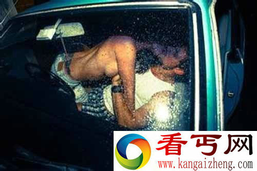 车震门图片 男女车震到一半时被击毙