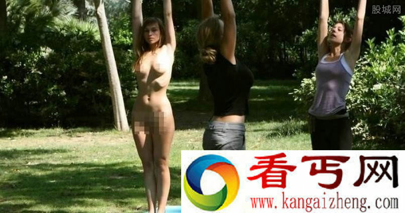国外美女裸体与游客练瑜伽 画面很不雅