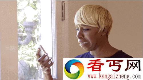 你的小拇指上是否有这个东西 看你还敢玩手机吗