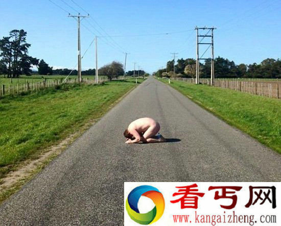 网络新潮流: 网友疯狂模仿裸体＂冷冻鸡＂