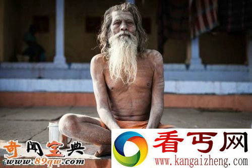 恐怖印度食人族部落:用头骨喝水以尸体为床