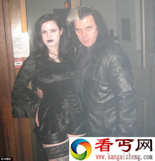 英国真实吸血鬼夫妻 一个星期互吸对方两次血
