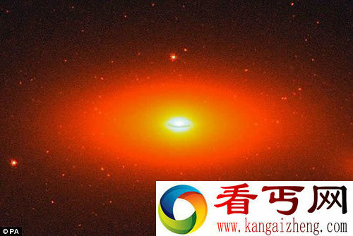 发现 宇宙最大的黑洞 约有170亿个太阳的体积