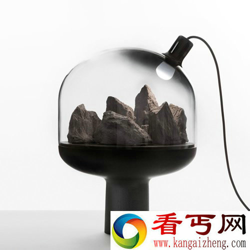 curiosity object 橱窗灯 设计师选择将建筑残片放入橱柜中展示