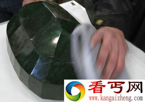 57500克拉 世界最大的祖母绿 价格也是相当的不菲