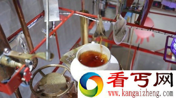 英国大爷发明全自动早餐机 3分钟搞定