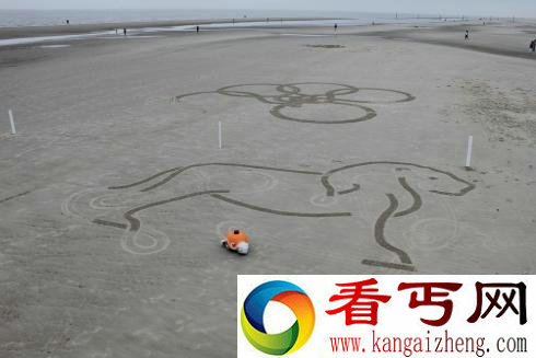 可以在沙滩上做沙画的机器海龟