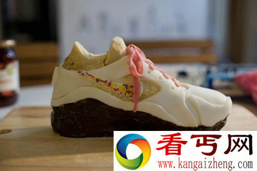 当有人拿着鞋子对你说我请你吃蛋糕