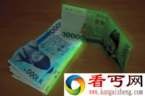 会发光的纸币 夜晚也能有独特的享受