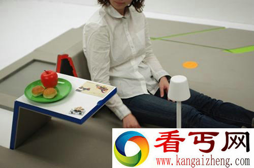 百变地垫land peel 还能变出电脑桌和茶几