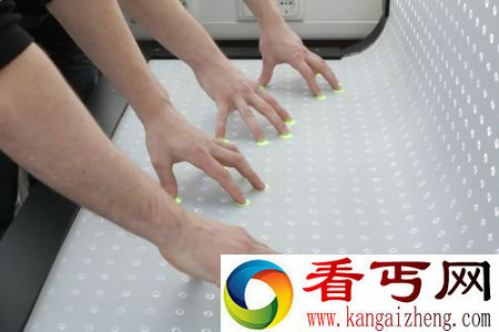 未来的办公桌 电脑与桌子一体化不是梦