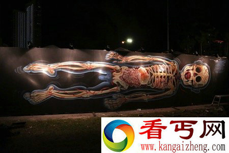街头解剖艺术绘画 恐怖之中充满艺术气息