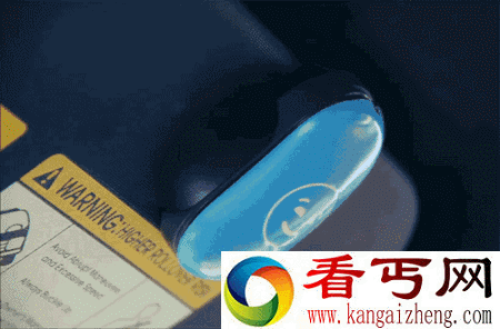 遥控亮灯小笑脸 给让道司机一个感激的微笑