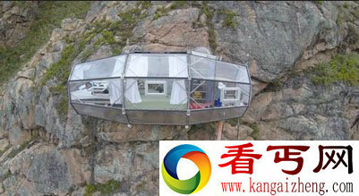 悬崖上的胶囊旅馆