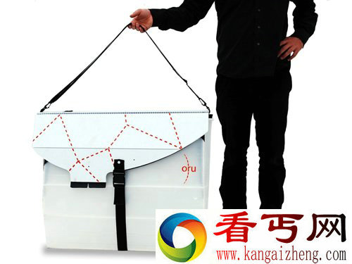 Oru 一包折叠皮艇 可以方便的背着它到你喜欢玩水的地方