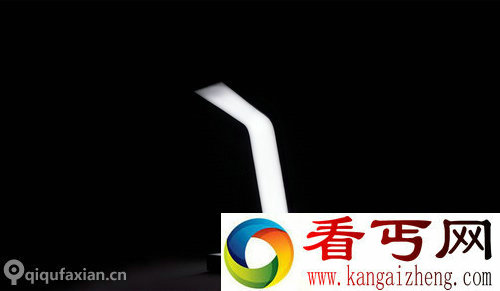 OPCE台灯 100颗LED的强光 亮度相当的强大