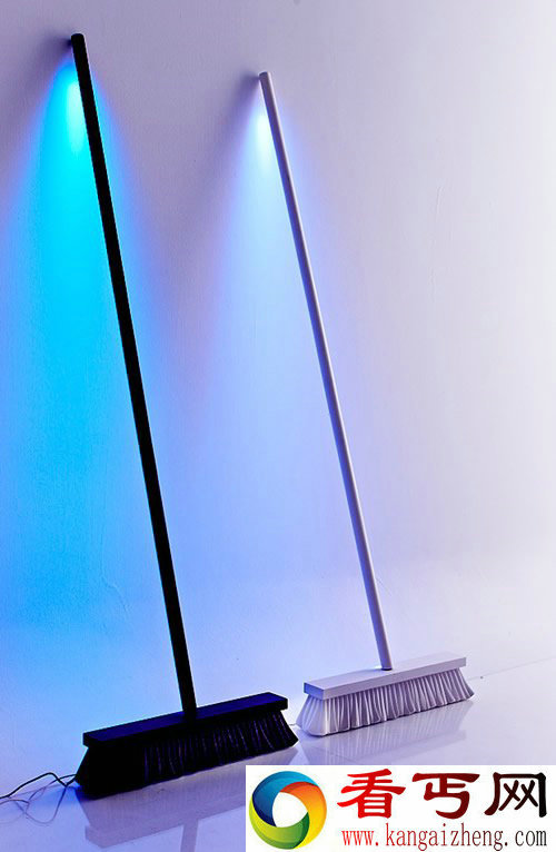 moodbroom靠墙的扫帚 它的职责就一盏落地灯