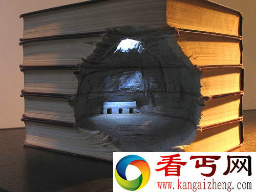 新鲜的艺术 书雕微型景观 利用了各种旧书籍制作而成