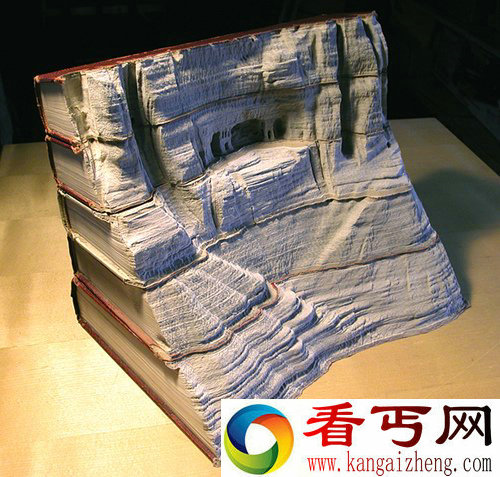 新鲜的艺术 书雕微型景观 利用了各种旧书籍制作而成