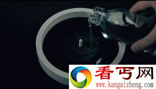 易碎 易化 用冰打造的唱片 任何唱片机都可播放