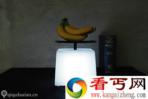 越重越有光 一盏独特的台灯设计