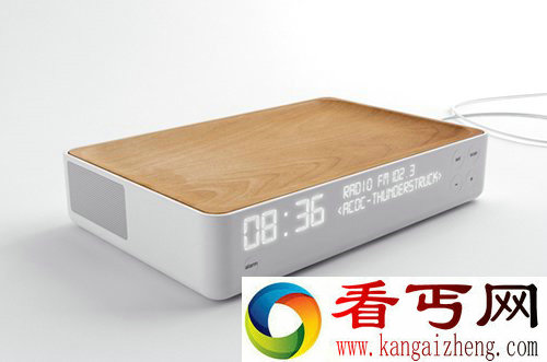 古董级的SONY闹钟收音机 现代技术和传统木制工艺