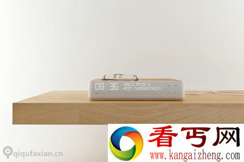 古董级的SONY闹钟收音机 现代技术和传统木制工艺