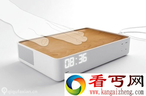 古董级的SONY闹钟收音机 现代技术和传统木制工艺