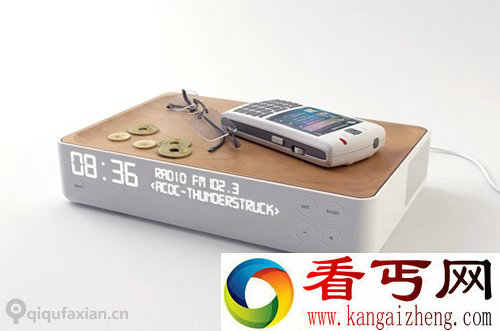 古董级的SONY闹钟收音机 现代技术和传统木制工艺