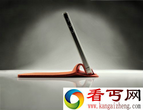 nano stand pouch 不仅是一个简单的手机套 还是一个支架