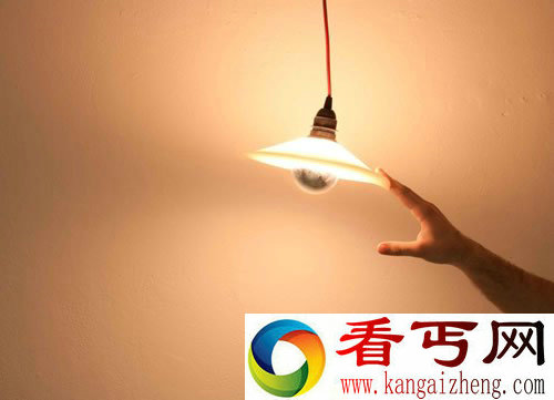 软软的 硅树脂吊灯 凸显了灯具的简洁性